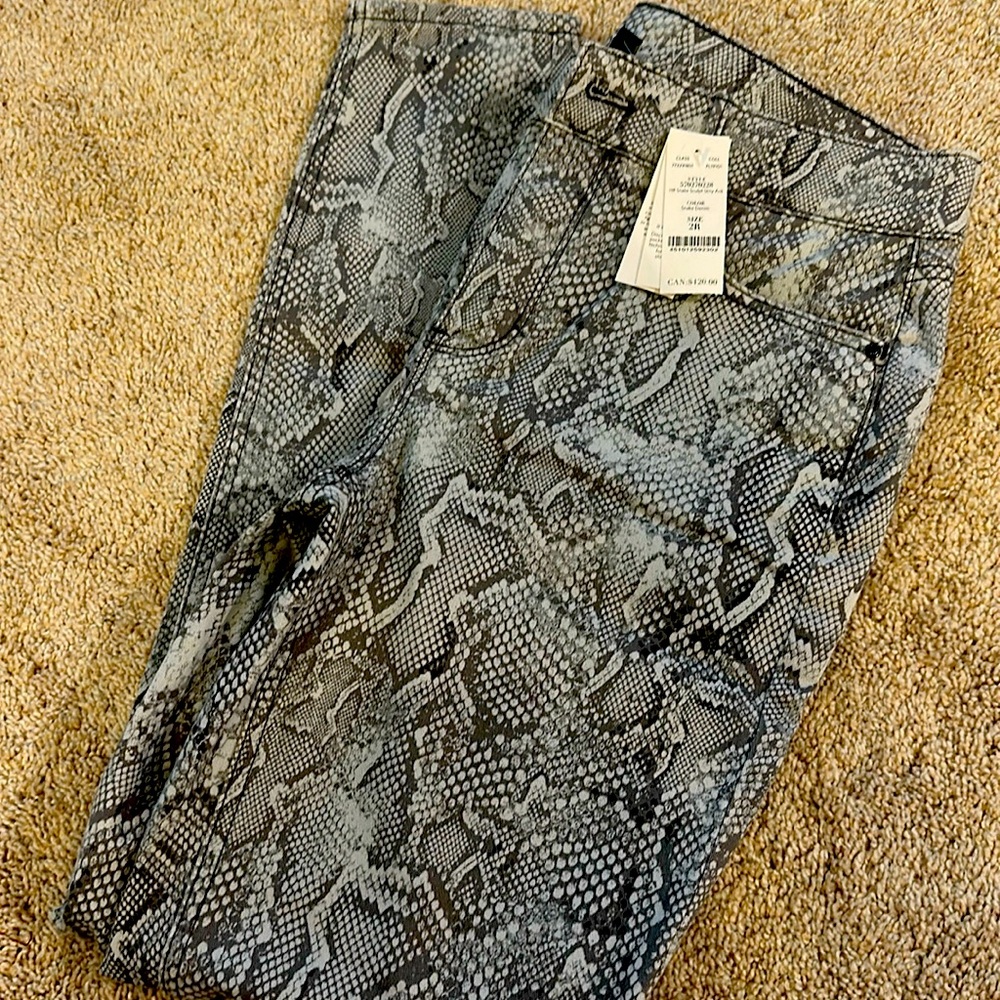 NWT Gray/ white snakeskin jeans,  size 2 White House, black market